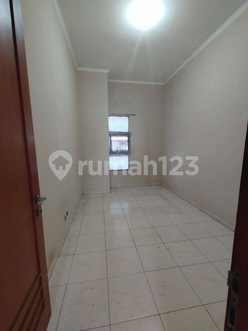 Strategic Commercial Space in Taman Kopo Indah 3, Bandung