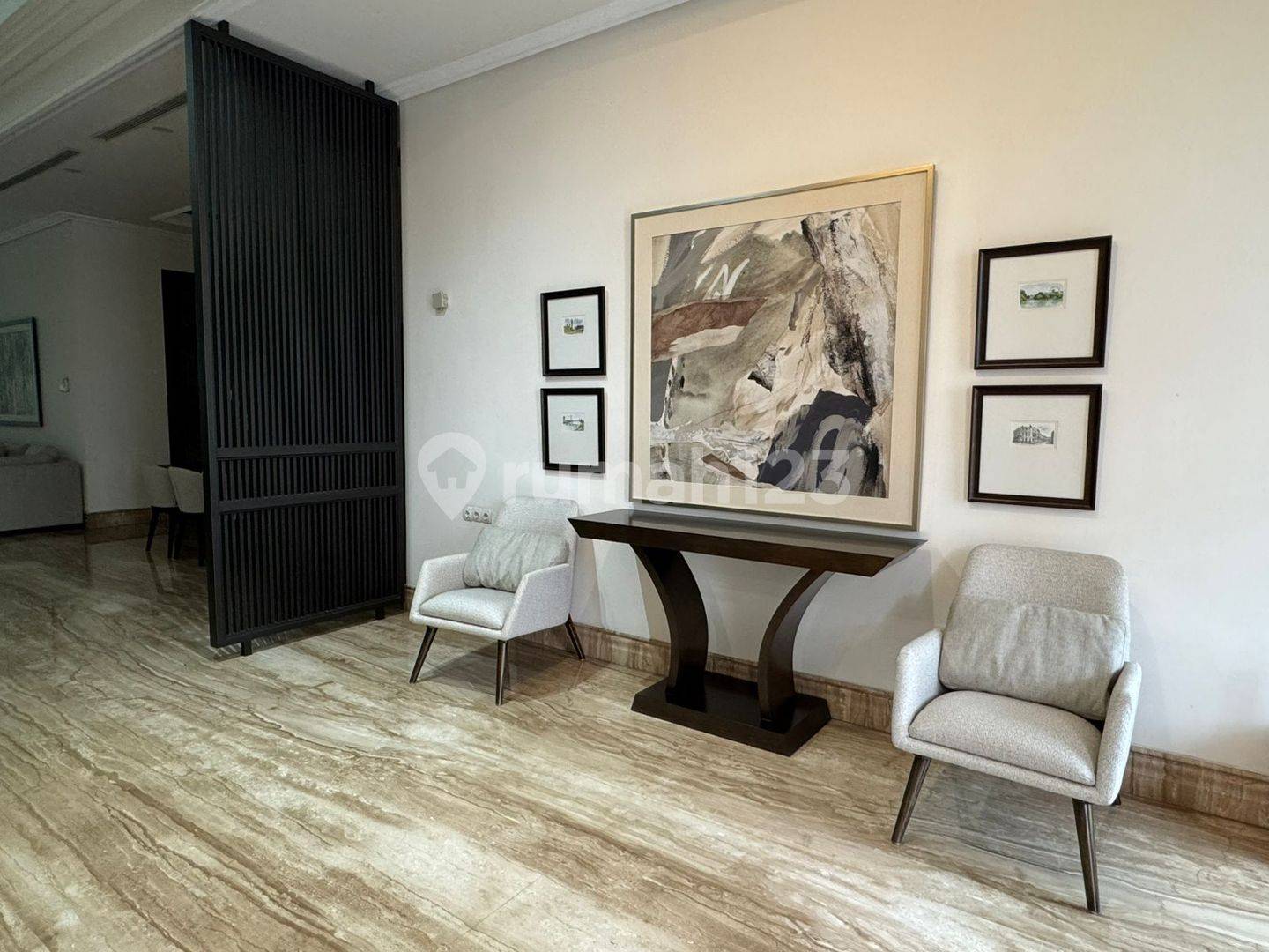 Luxurious Graha Famili House - Fully Furnished, Premium Finish