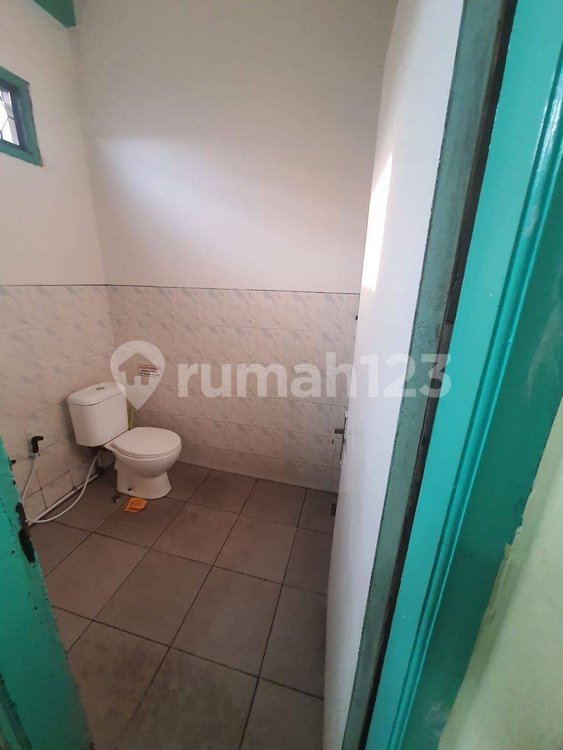 2-Story Commercial Shop/Space on Main Road, Suitable for Various Businesses