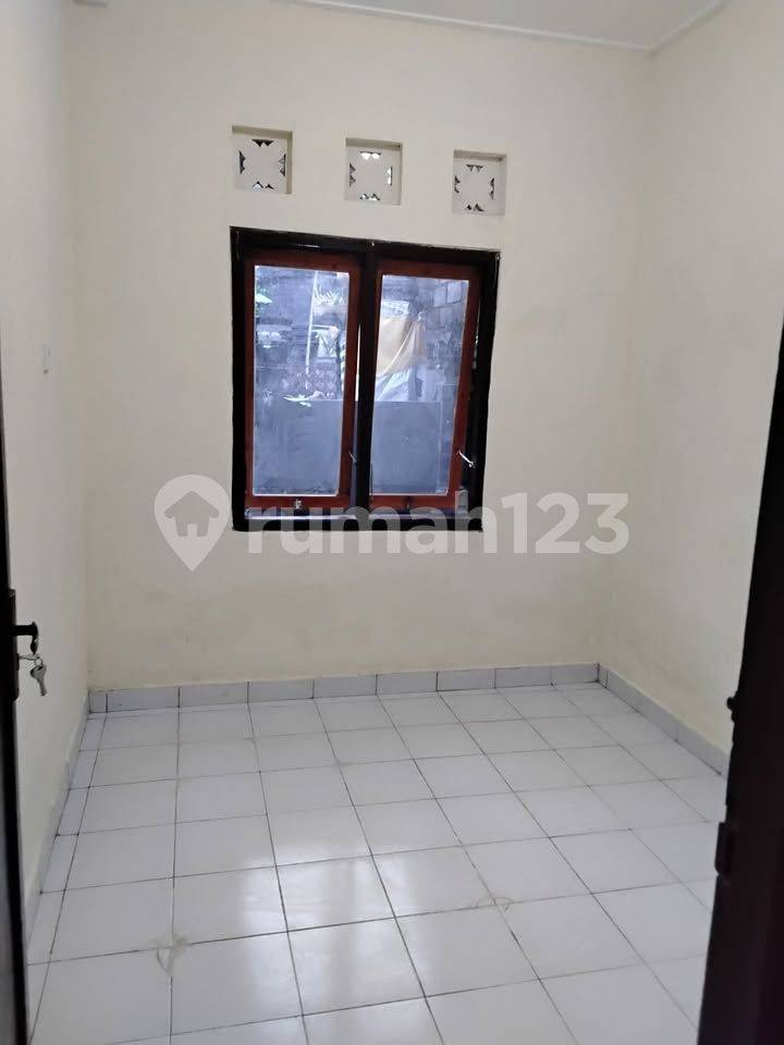 1 Are Rental Property Near Canggu with Parking and Basic Amenities