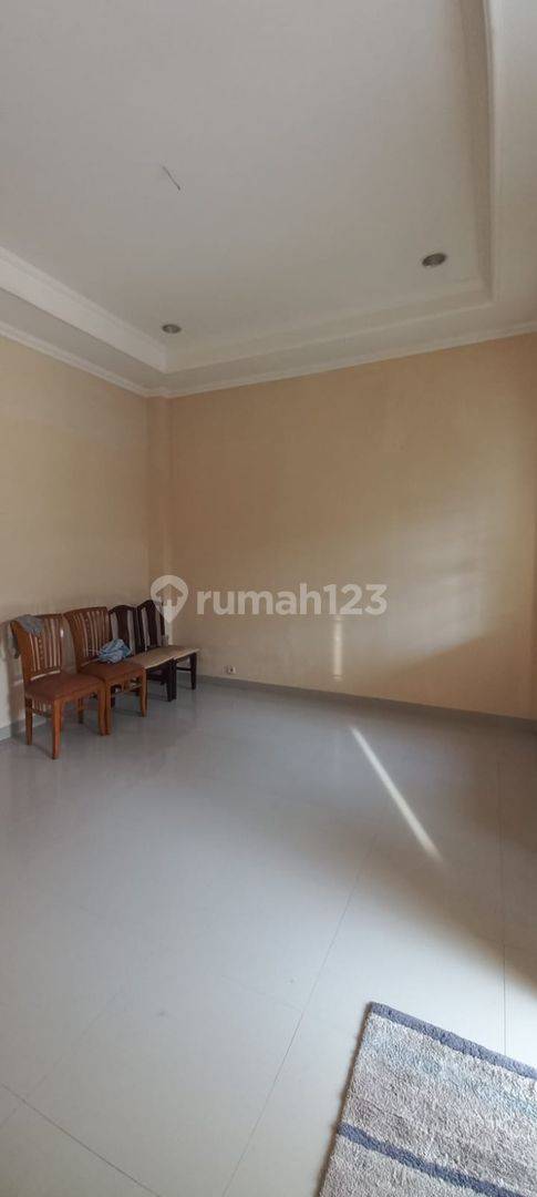 Spacious Property with Multiple Rooms and Granite Flooring