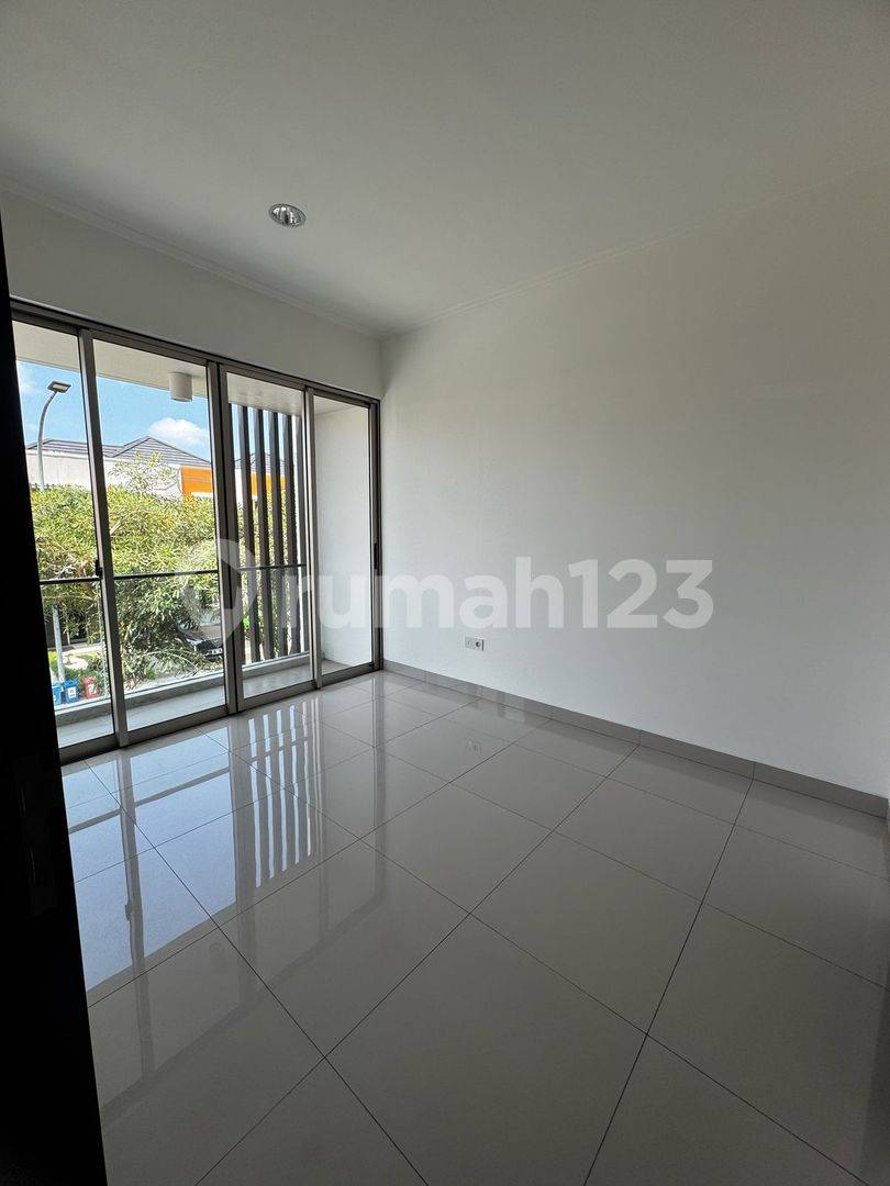 House in PIK 2, 2-story, 6x10 meter plot, vacant