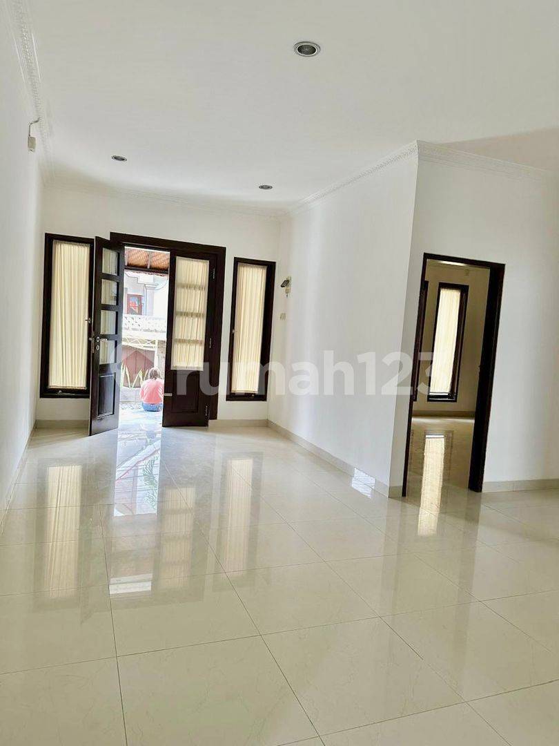 Spacious Family Home in Cool, Clean Residential Area Near Key Locations