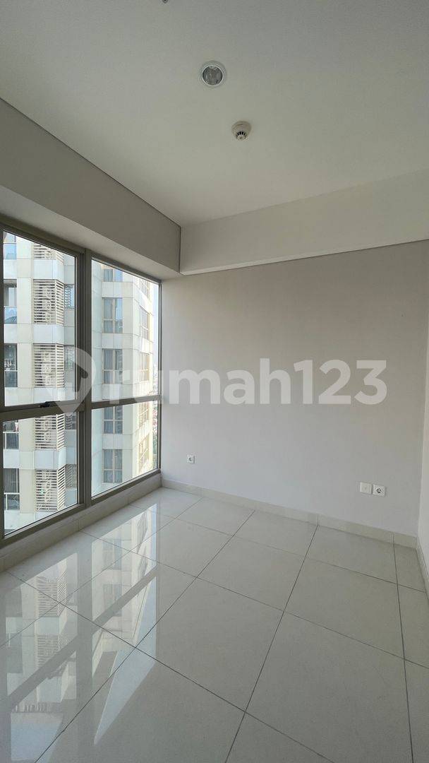 High Floor Apartment with Pool View and Extensive Facilities