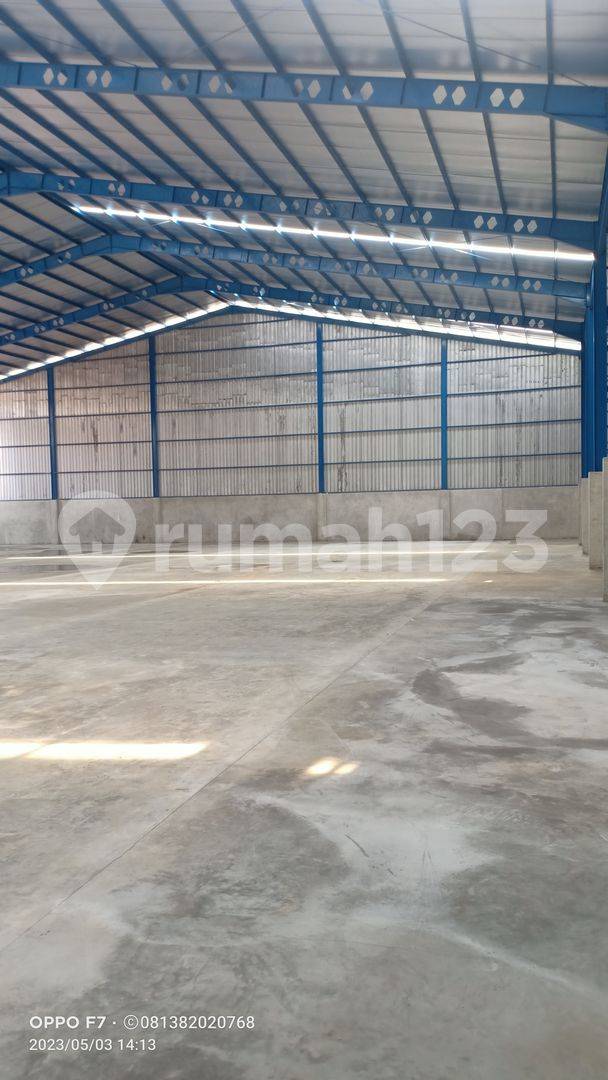 Spacious Industrial Warehouse with Security Gate Access