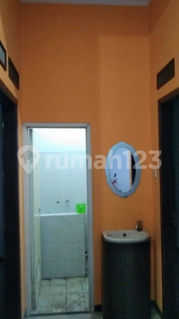 5 Bedroom House in Pandanwangi with Parking and Multiple Facilities
