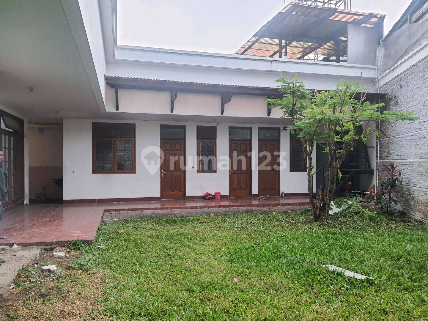 2-Story House in Strategic Business Location, Suitable for Office/Business