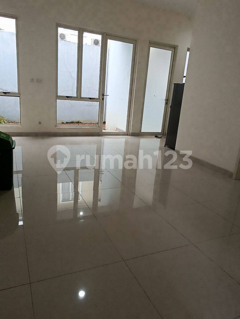 Strategically Located House Near Santa Laurensia School with Multiple Amenities