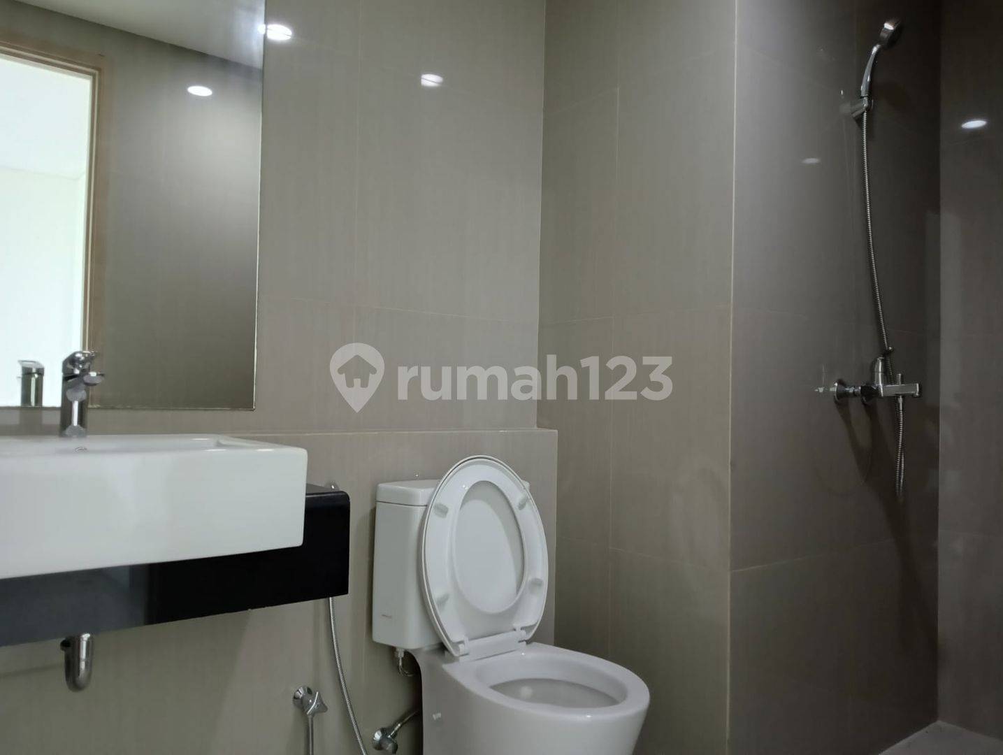 Unfurnished 2BR Apartment at Embarcadero