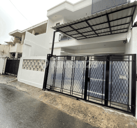 Spacious 2-Story House in Cililin Kebayoran Baru, South Jakarta