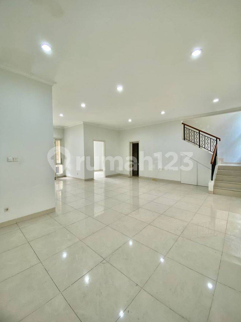 Spacious 4-Bedroom House with Multiple Amenities