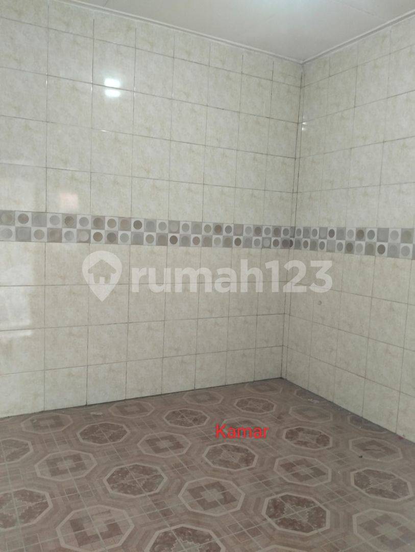 Жаңа жөнделген 2 қабатты үй, кең ас үй және көлік қоймасы бар