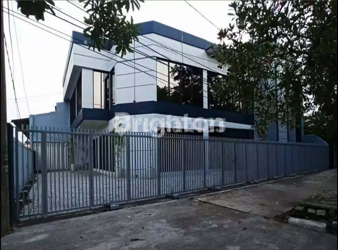 3-Story Rental Property in Surabaya with Flexible Room Configuration