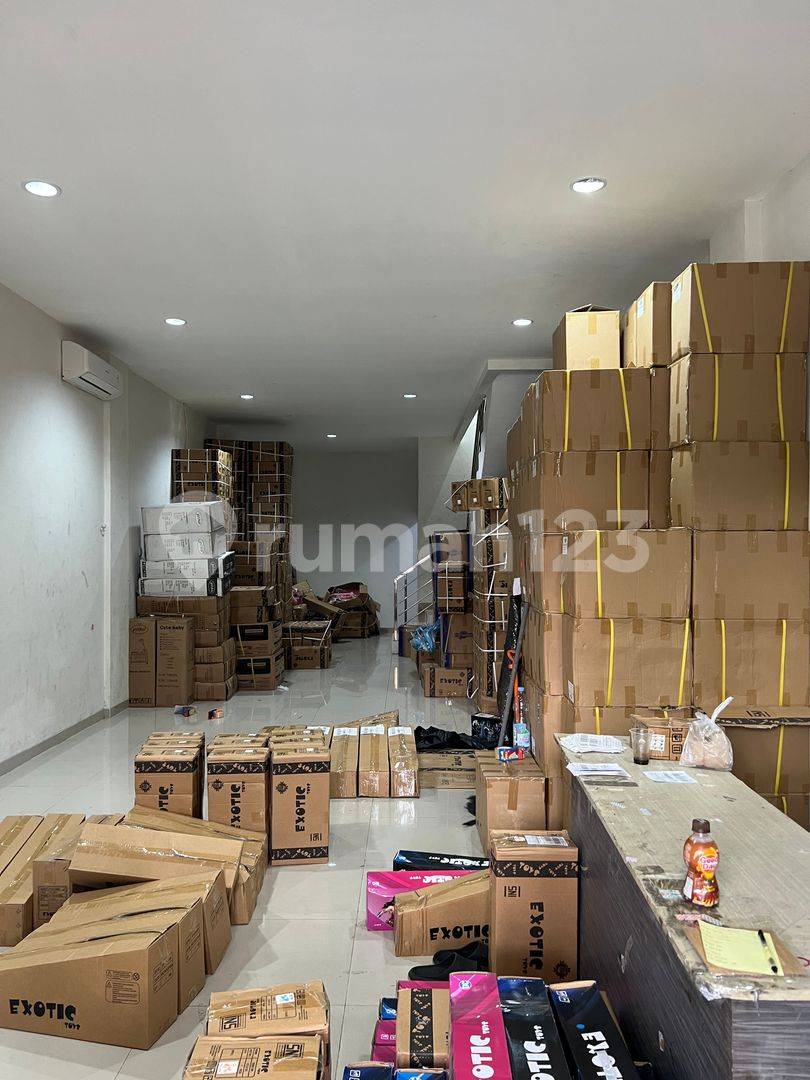 4-Story Commercial Property Ready for Use