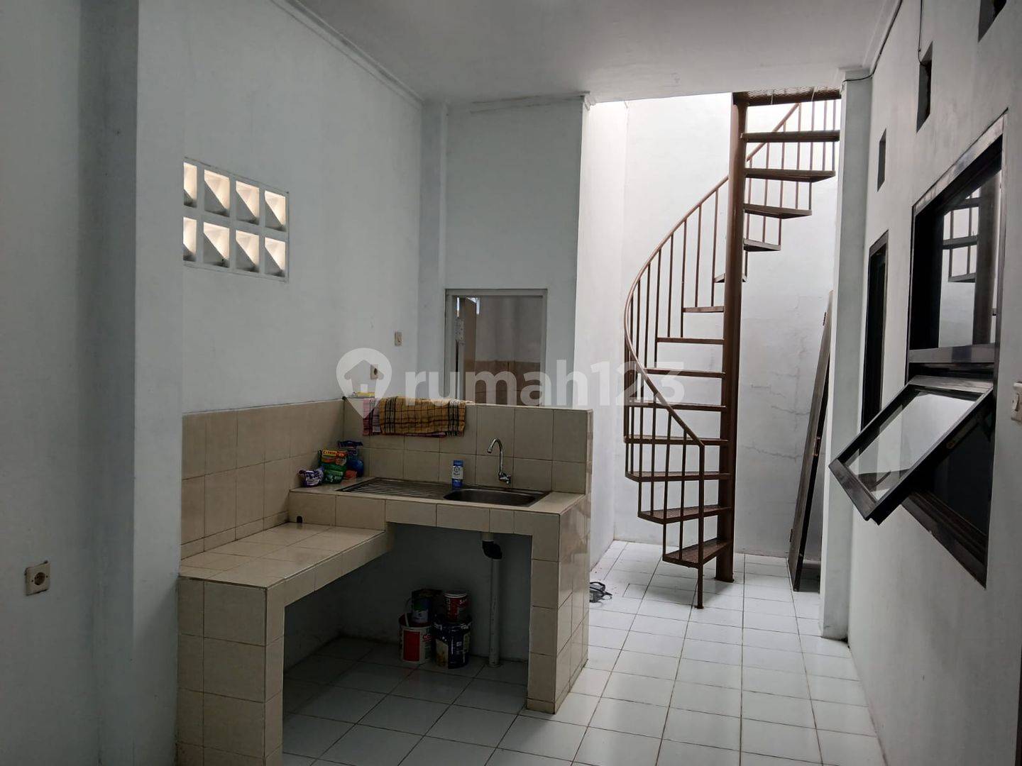 Ready to occupy house in Taman Kopo Ketapang complex