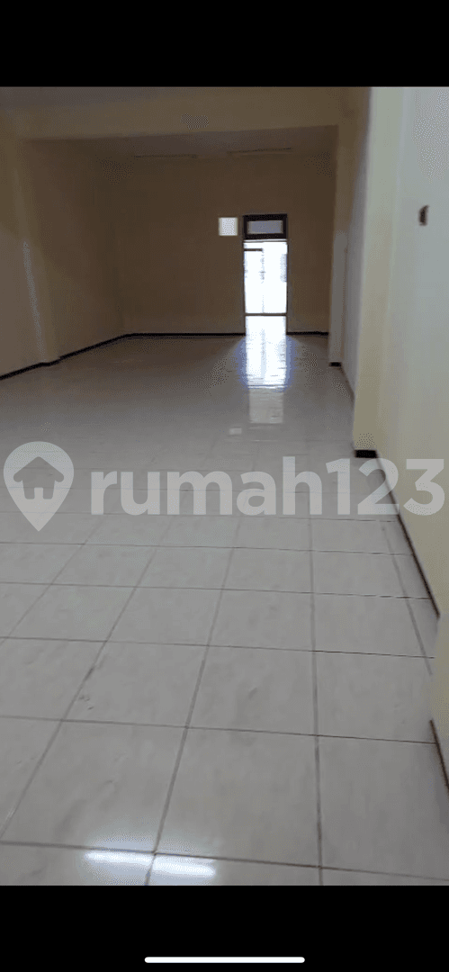 3.5-этажное коммерческое помещение в аренду в Ngagel Jaya Selatan