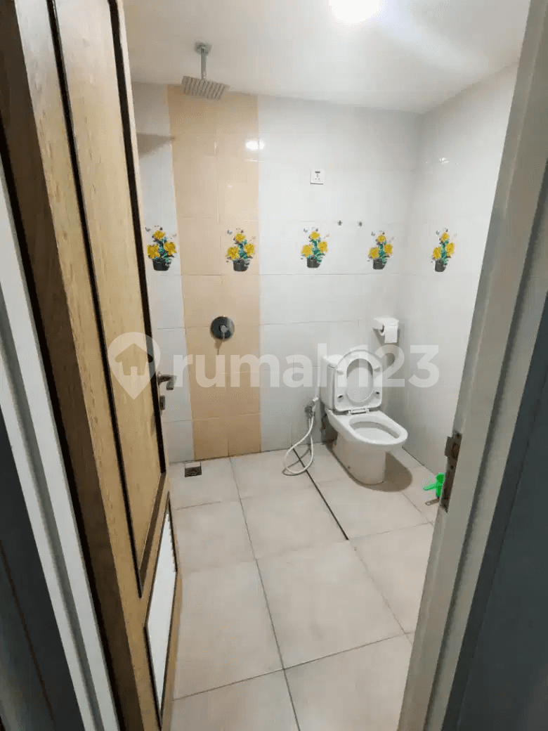 4 жұмақты Puri Mansion 3 қабатты үй
