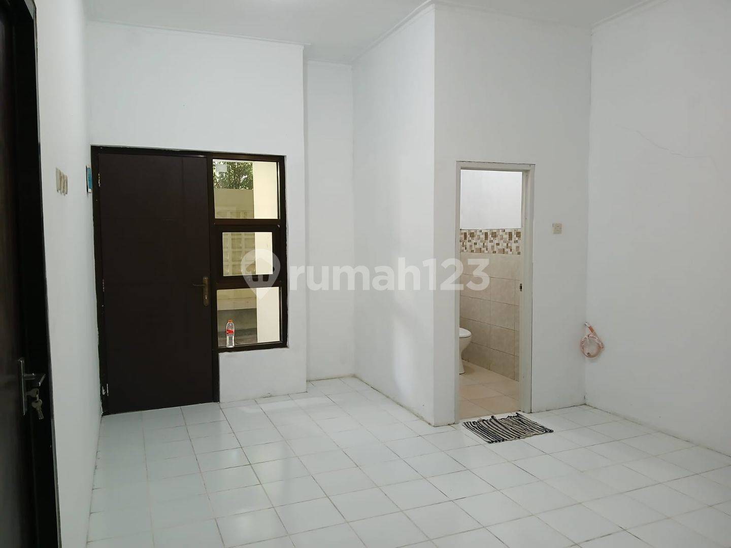 Ready to occupy house in Taman Kopo Ketapang complex