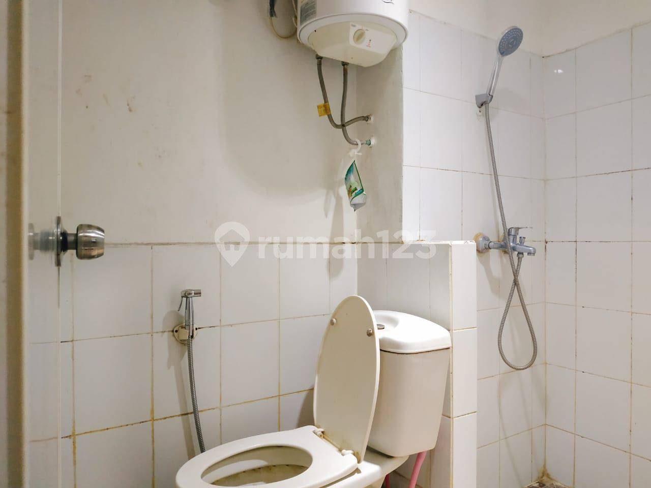 Comfortable Apartment near Cihampelas Shopping Area and Universities