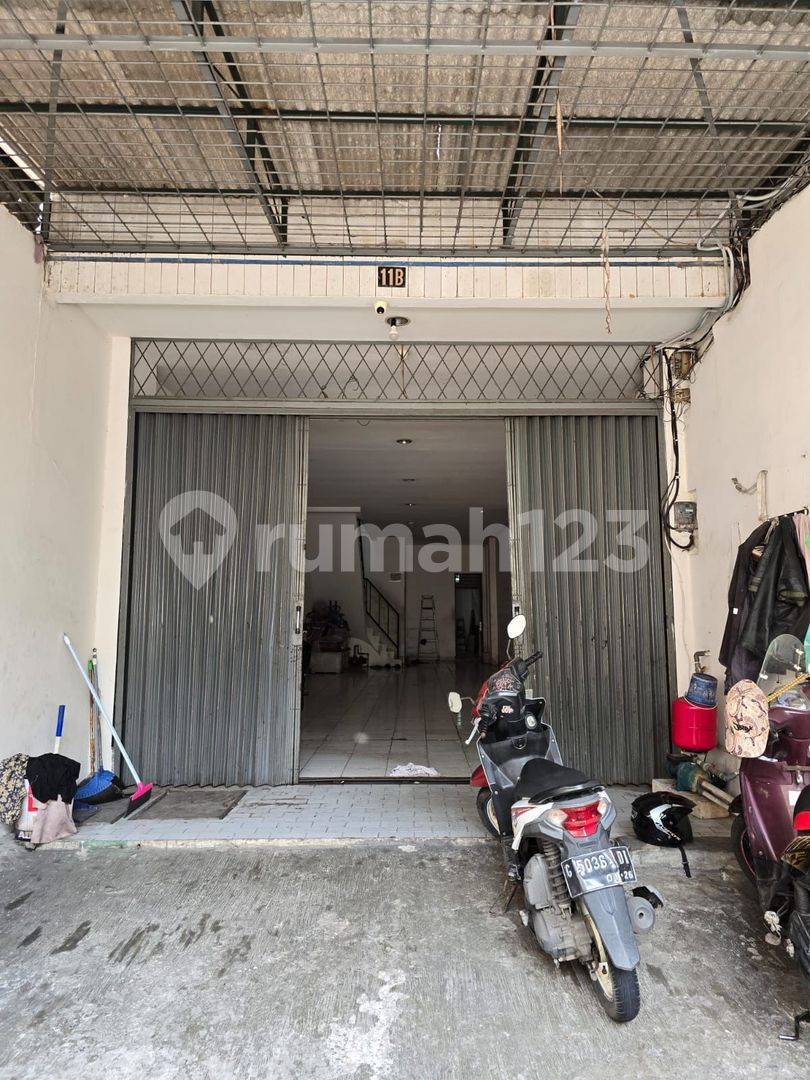 Тамборадағы 5 қабатты Ruko ғимараты, 4x26м, 2 жұмақ, 2 жуынатын бөлме