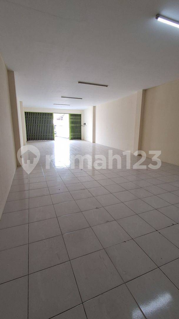 3-Story Commercial Building - Strategic Location, Newly Renovated