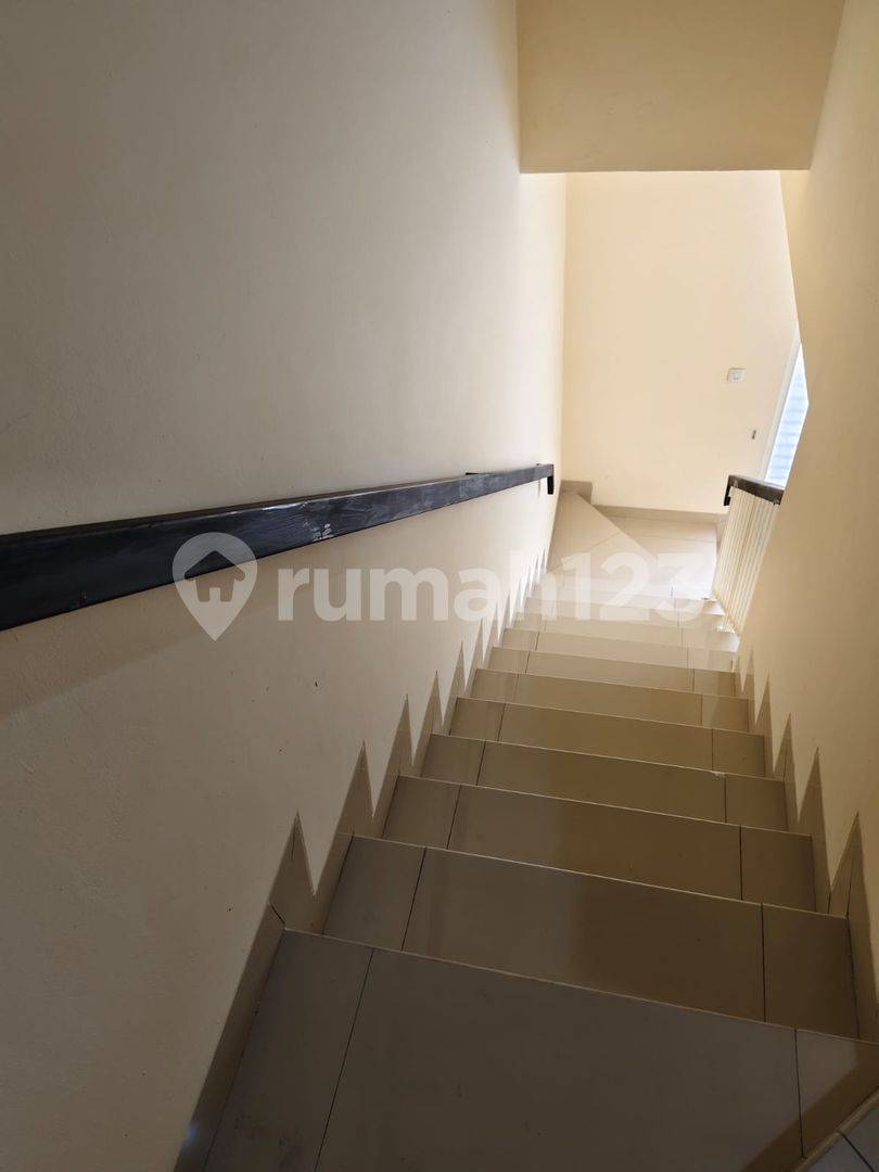 3-Story House in Katamaran Indah PIK - Spacious Family Home