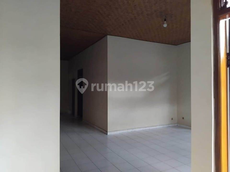 Annual Rental House at Gatot Subroto Central