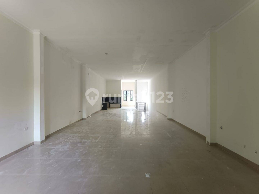 Modern Two-Story Commercial Space Near Dan Dan Store