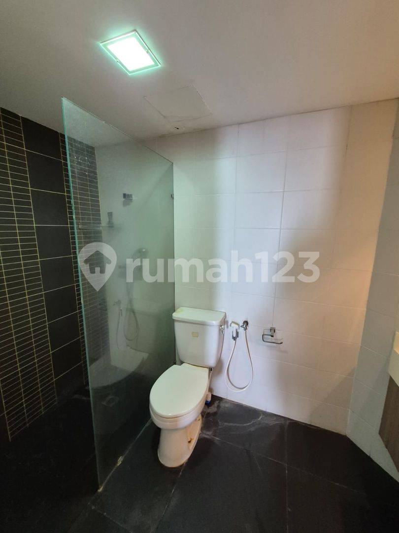 Luxurious Apartment in CBD Jakarta Barat, Near Universities and Hospitals
