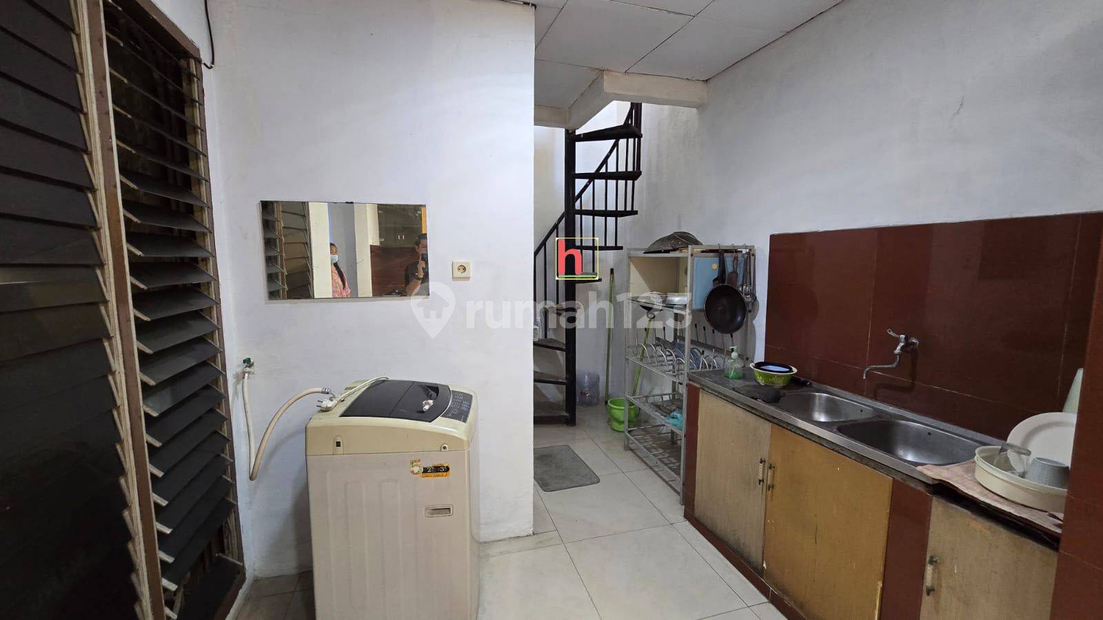Rumah Pluit Timur - Кең 4 бөлмелі үй жалға беріледі