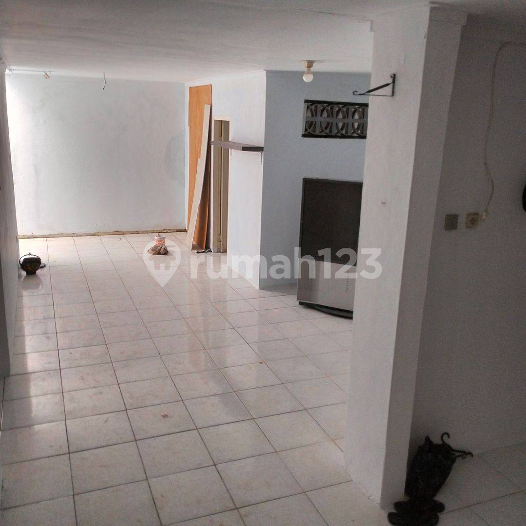 Готовое к заселению жилье рядом с Pondok Indah Mall и Blok M