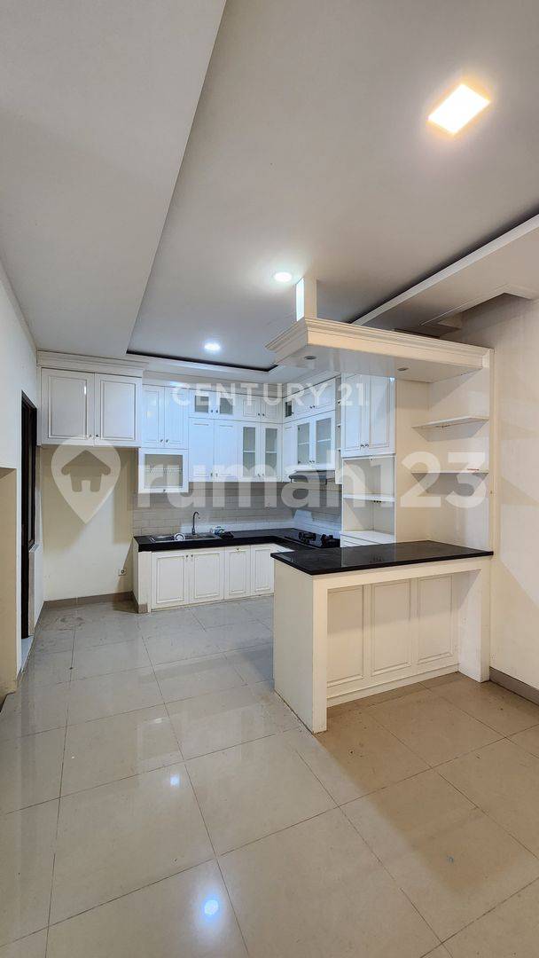 2-story house ready to live in Shinano JGC Jaktim cluster R2146