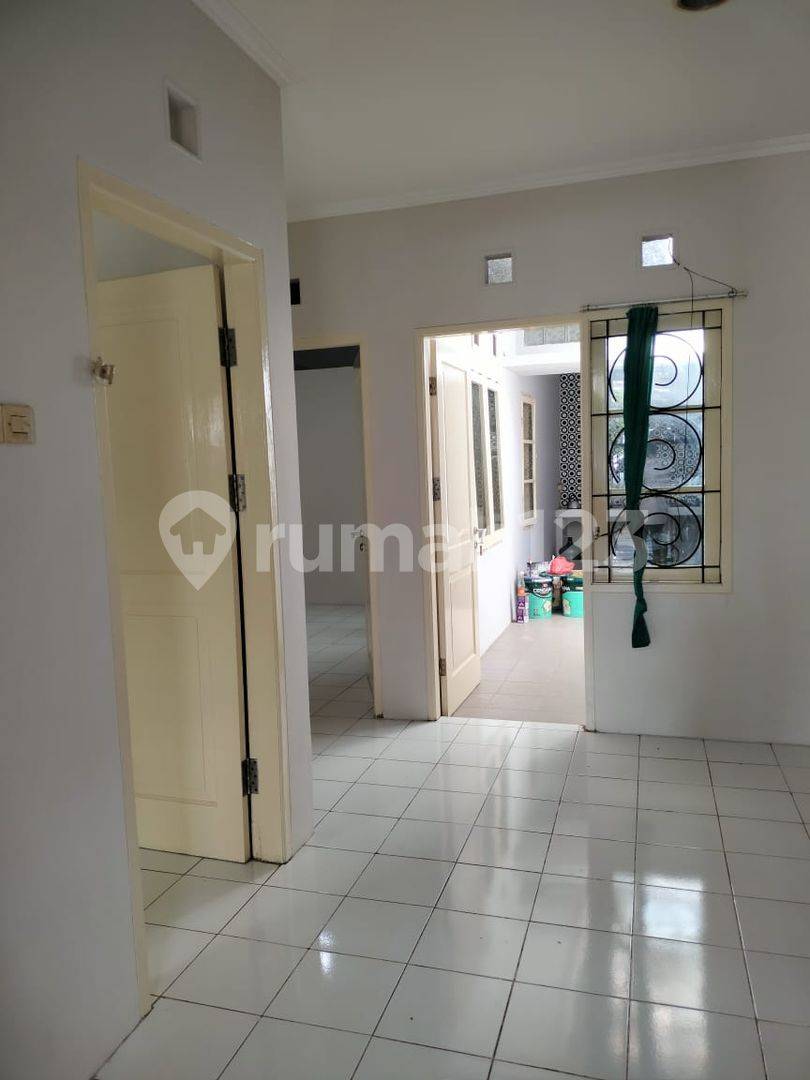 Rumah Di Sektor Gading Serpong - Spacious 4+1 Bedroom House