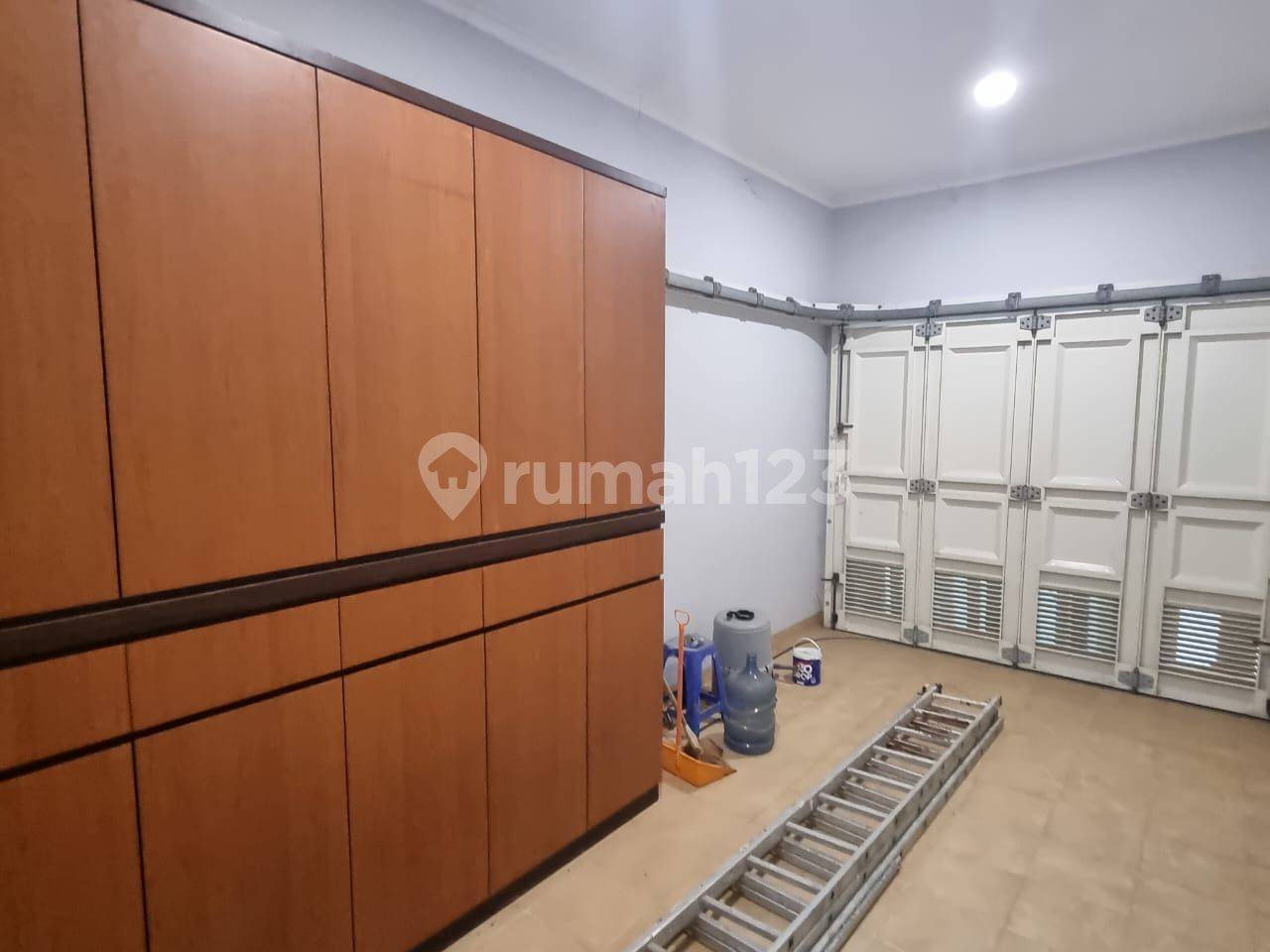 Corner House 2-Story 4+1 Bedrooms Fully Semi-Furnished