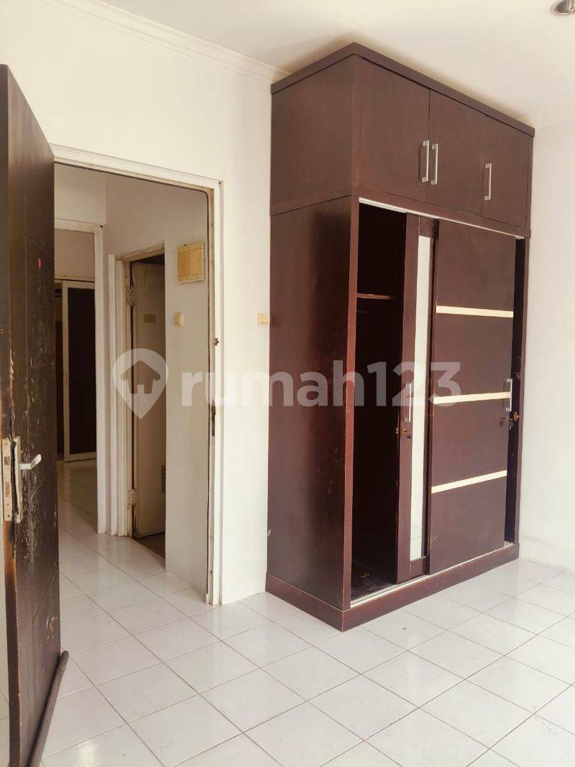 2 қабатты үй, 4x12.5м, 2 жұмақ, солтүстік-батысқа бағытталған