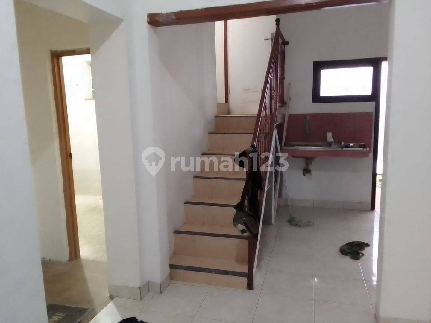Spacious 4-Bedroom House with Parking