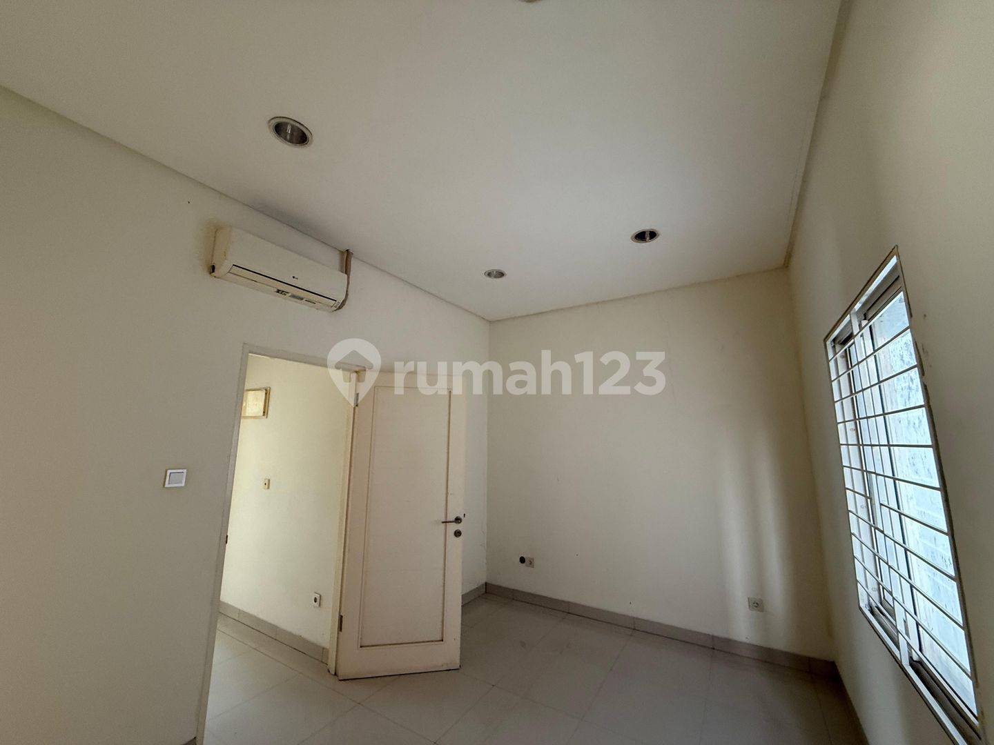 Residence One-дағы 5 бөлмелі үй өте арзан жалға беріледі