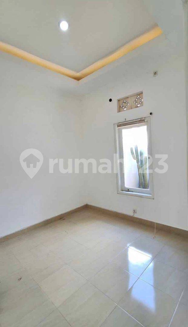 3 Bedroom House in Padonan near Canggu with Garage
