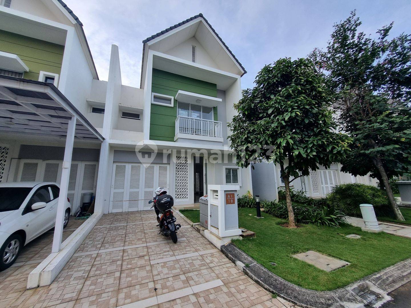 Fully Renovated, Ready to Move In, 8-Meter Wide Property