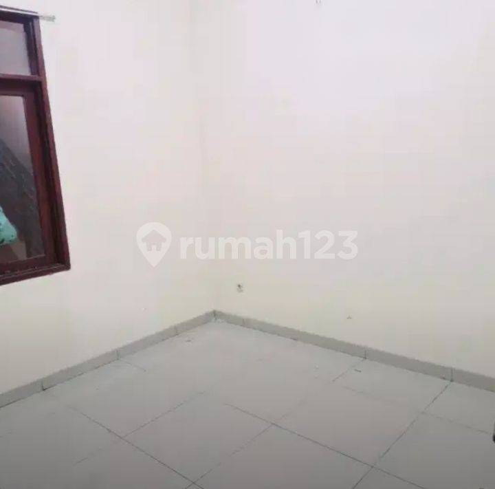 1.5-Story House in Setra Dago Antapani with Multiple Amenities
