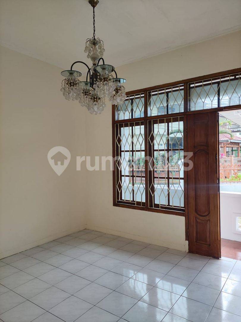Spacious Two-Story House with Garden in Buah Batu
