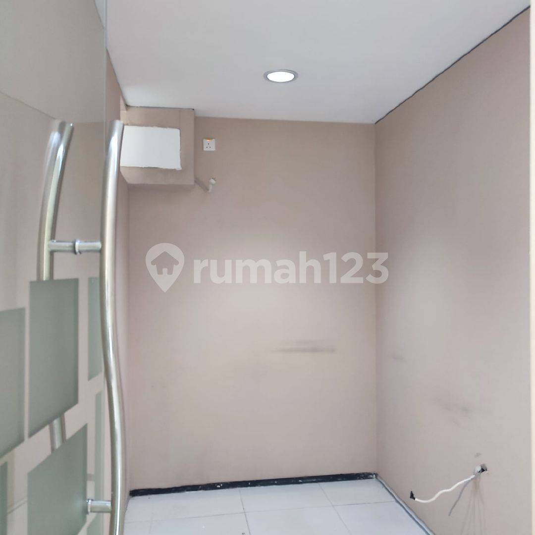 Commercial Property in Central Semarang - 3-Story Shophouse