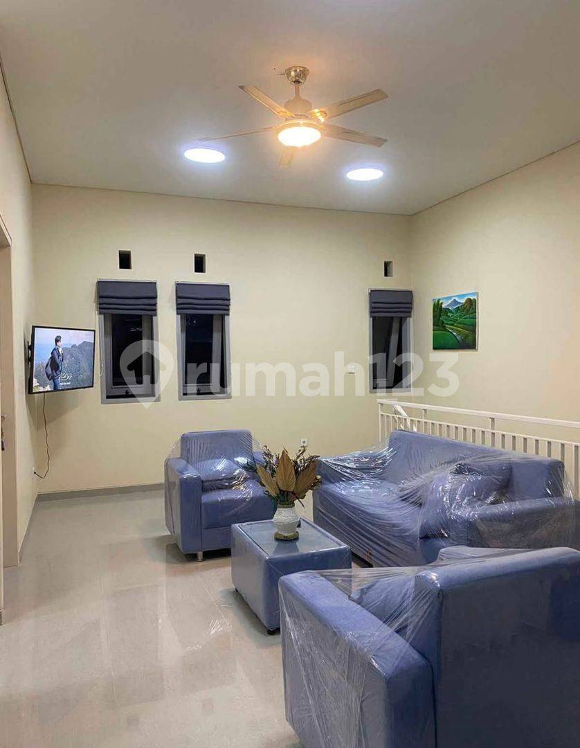 2-Story House in Taman Griya with 3 Bedrooms, Fully Furnished