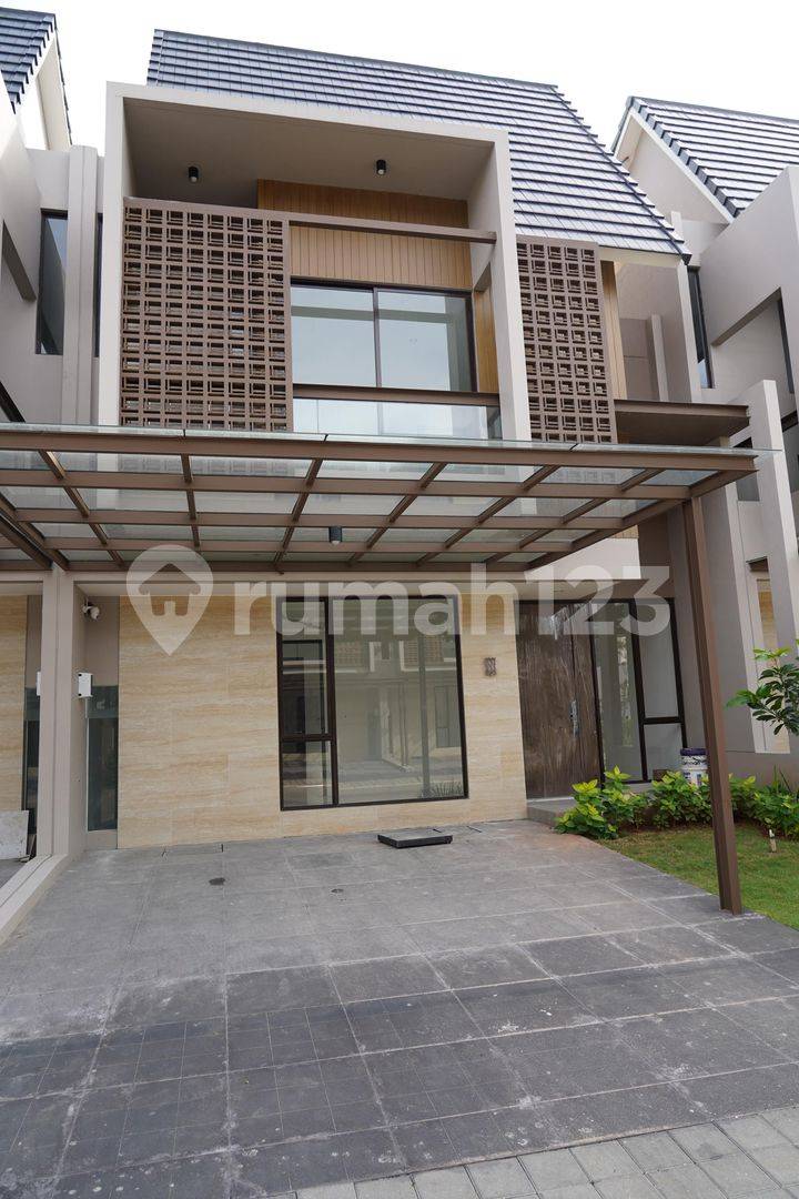 Современный 2.5-этажный дом в Citra Garden Serpong с 3 спальнями