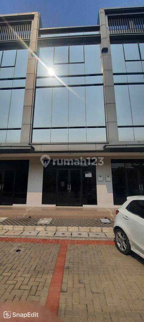 Ruko Osaka Boulevard - Жоғары төбесі бар 3 қабатты лофт