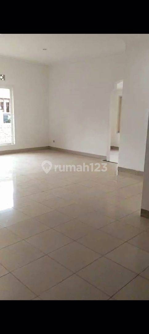 Spacious House in Bintaro Jaya Sektor 5, Near Key Amenities