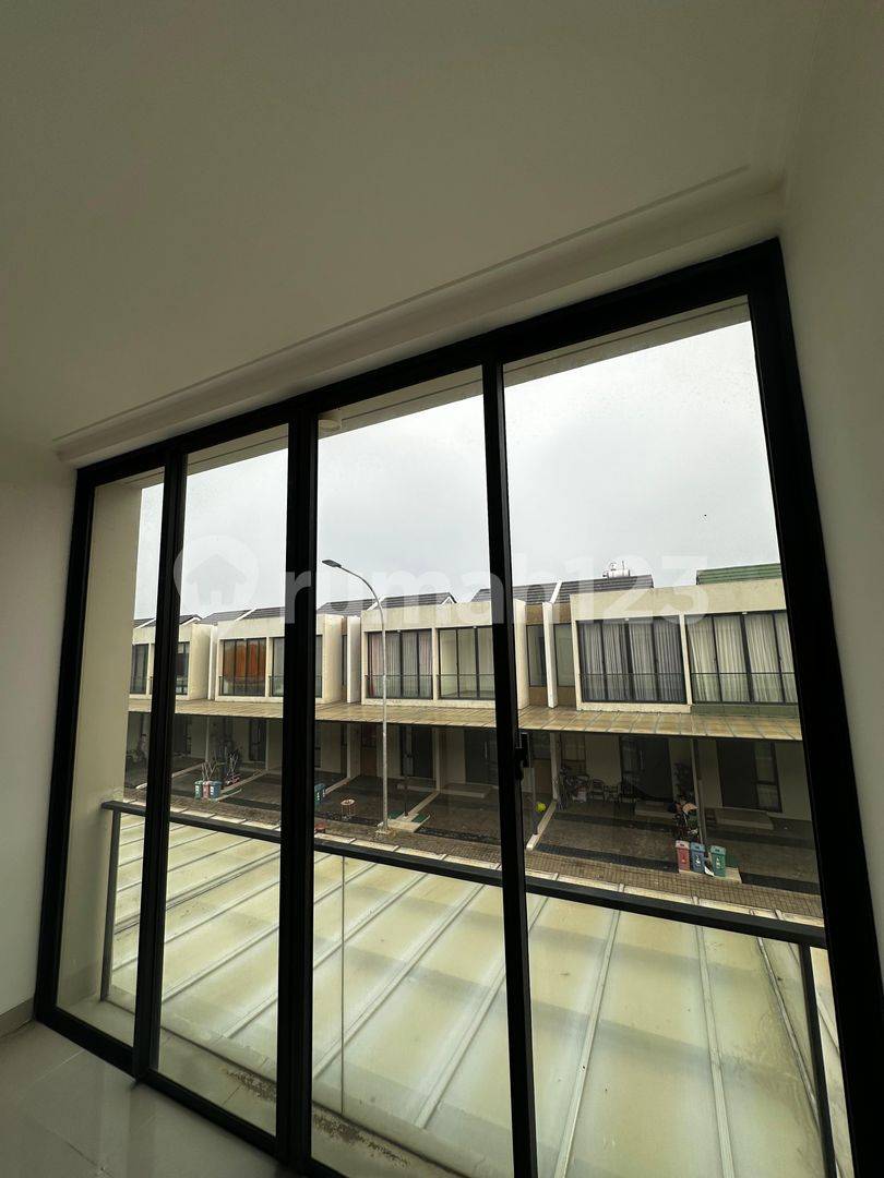 2-Story Cluster California House with Semi-Furnished Features