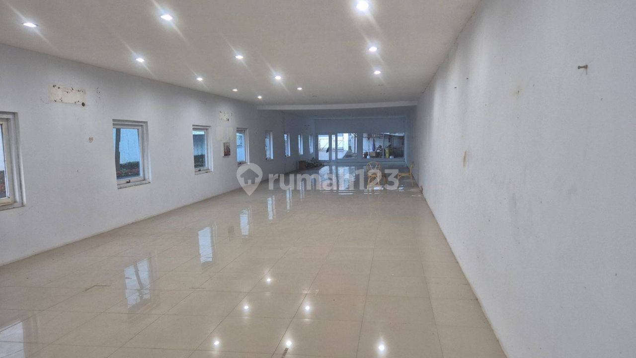 Large Industrial Warehouse with Office Space for Rent