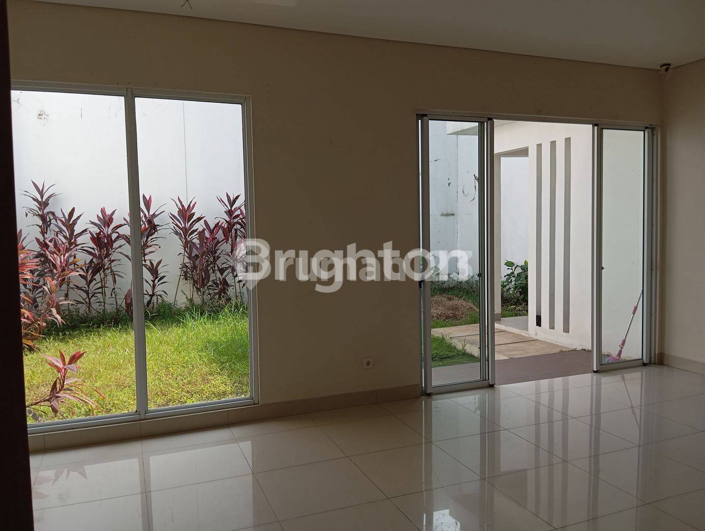 3+1 Bedroom House in Tangerang with Boulevard Location