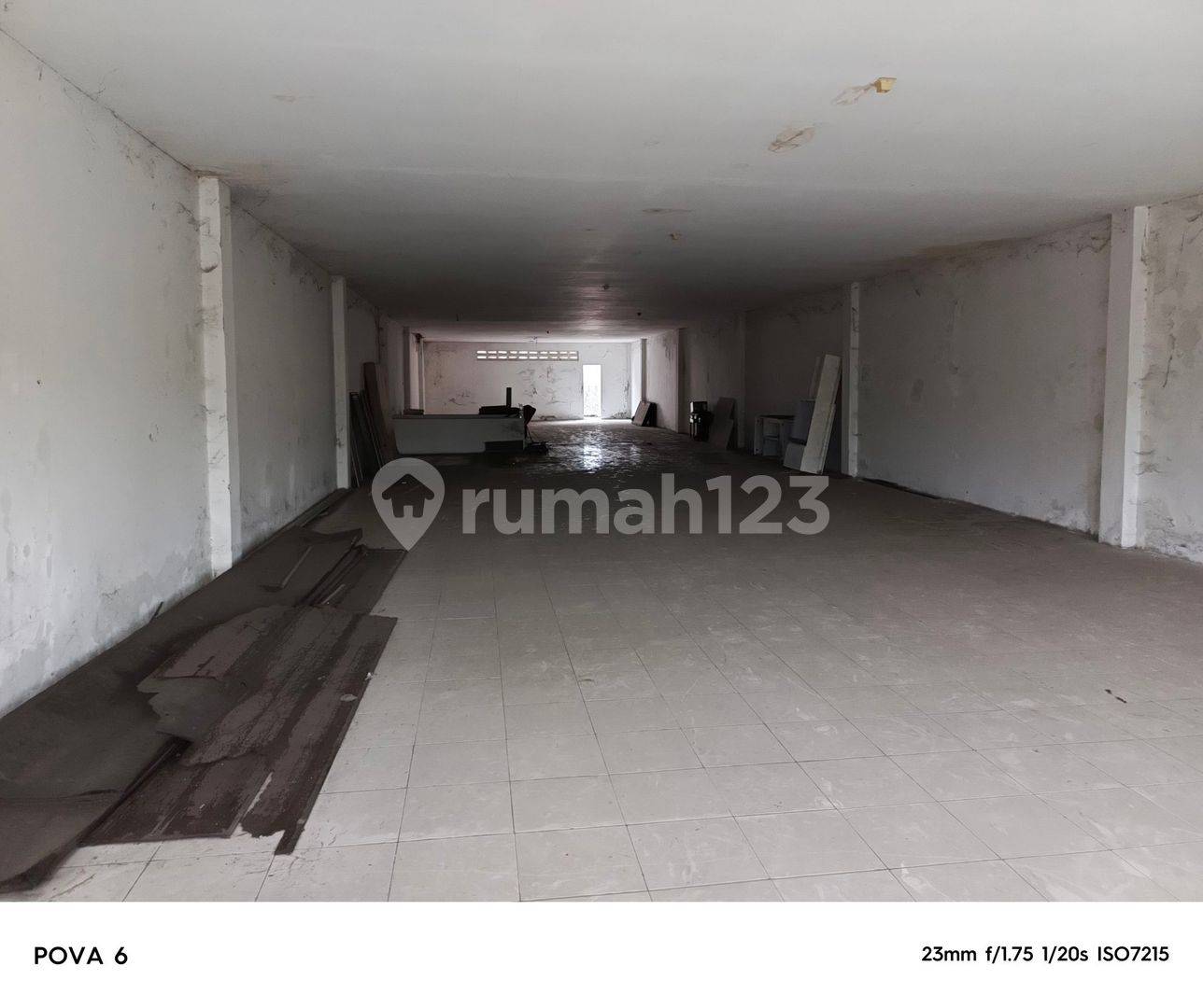 Commercial Space Near Juanda Airport with Parking